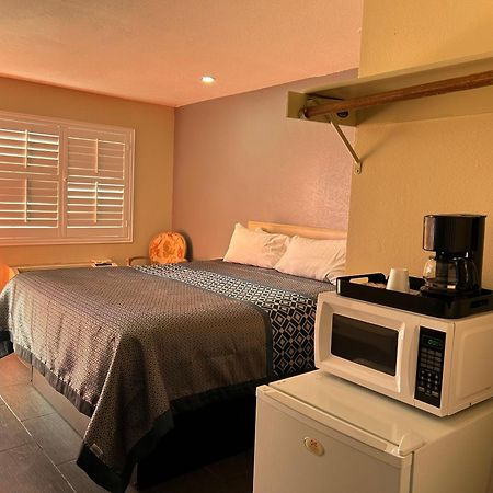 California Inn Hotel And Suites Adelanto Us 395 Eksteriør bilde