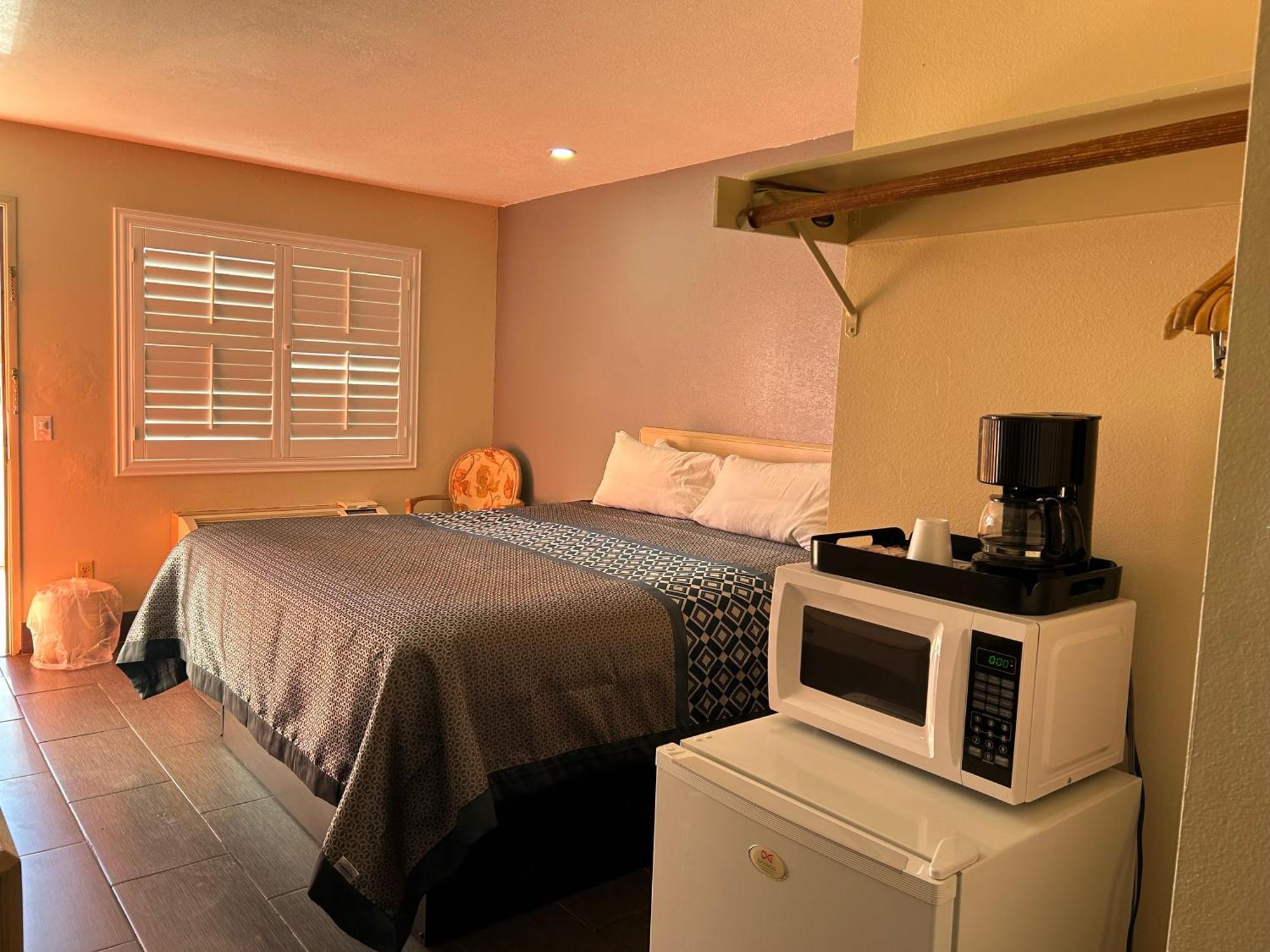 California Inn Hotel And Suites Adelanto Us 395 Eksteriør bilde