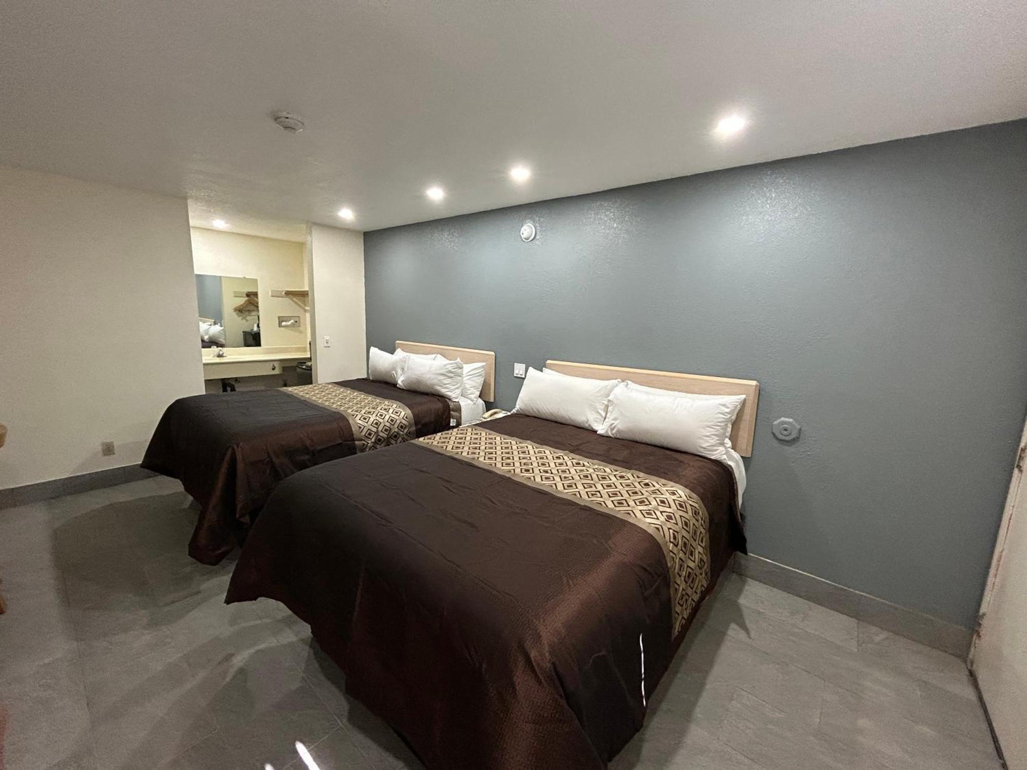 California Inn Hotel And Suites Adelanto Us 395 Eksteriør bilde