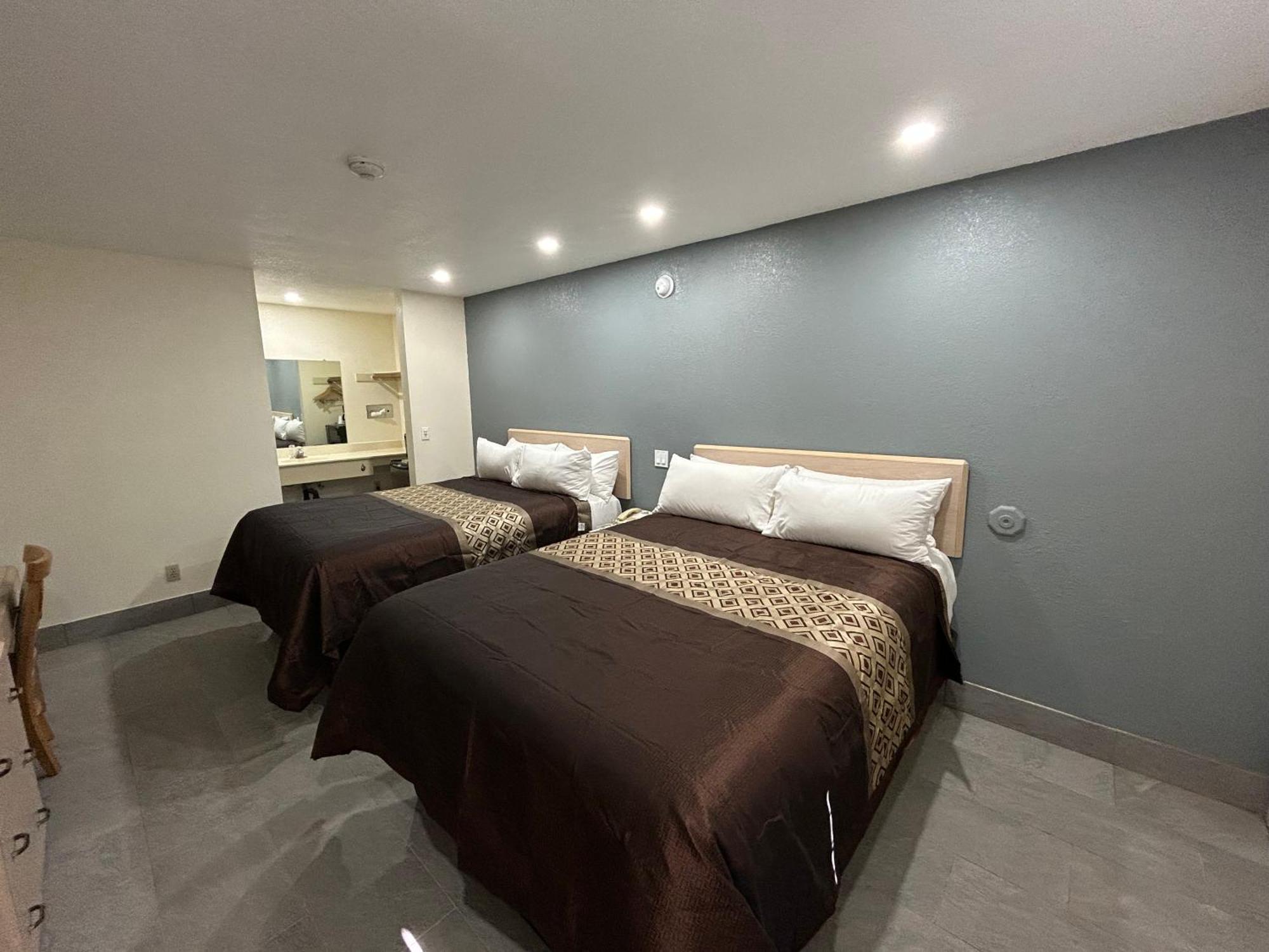 California Inn Hotel And Suites Adelanto Us 395 Eksteriør bilde