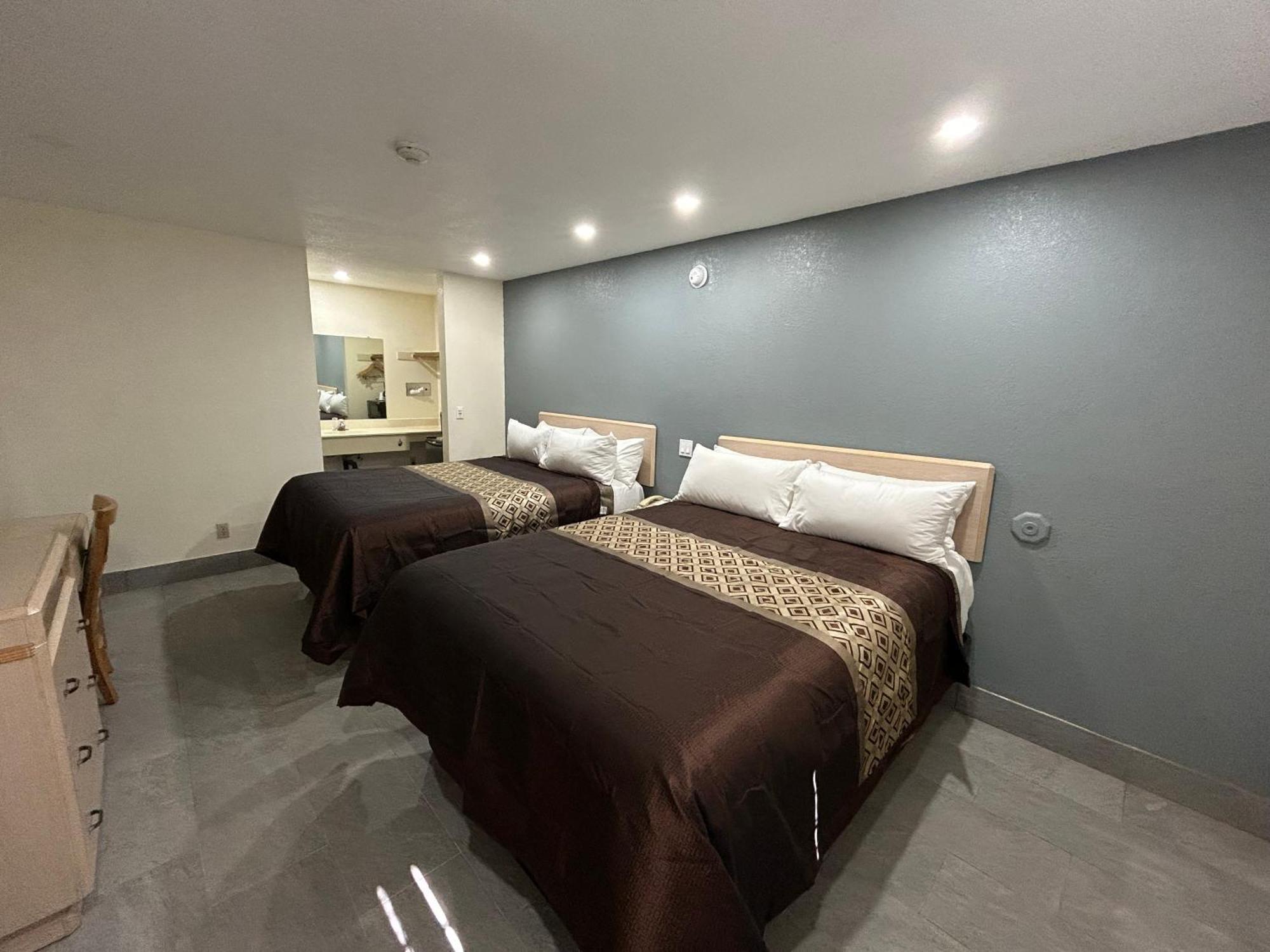 California Inn Hotel And Suites Adelanto Us 395 Eksteriør bilde