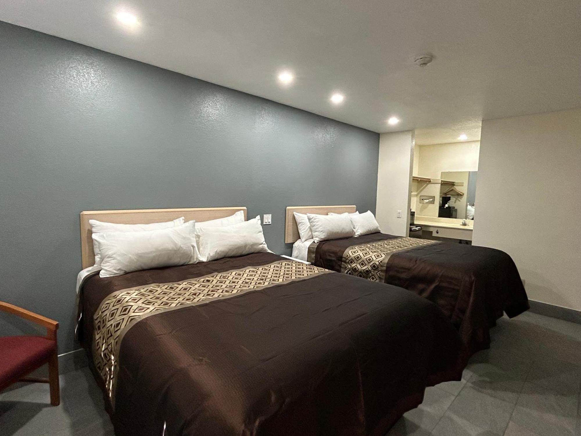 California Inn Hotel And Suites Adelanto Us 395 Eksteriør bilde