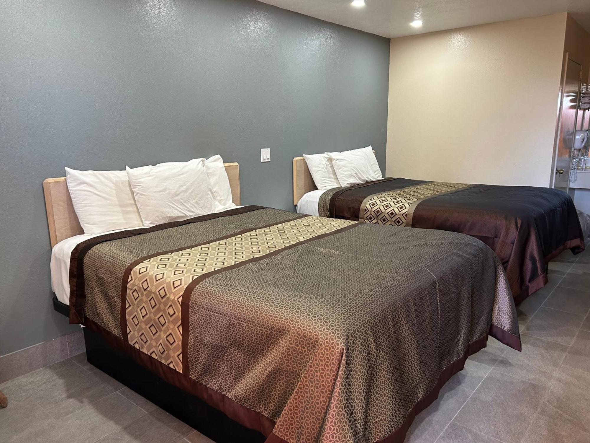California Inn Hotel And Suites Adelanto Us 395 Eksteriør bilde