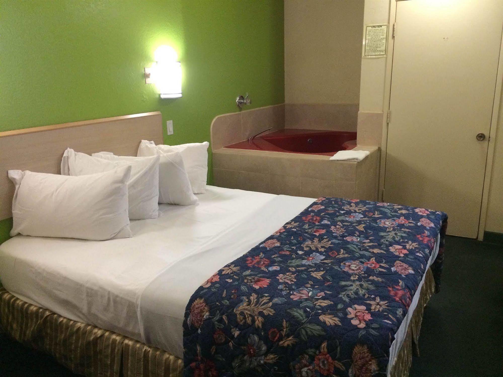 California Inn Hotel And Suites Adelanto Us 395 Eksteriør bilde