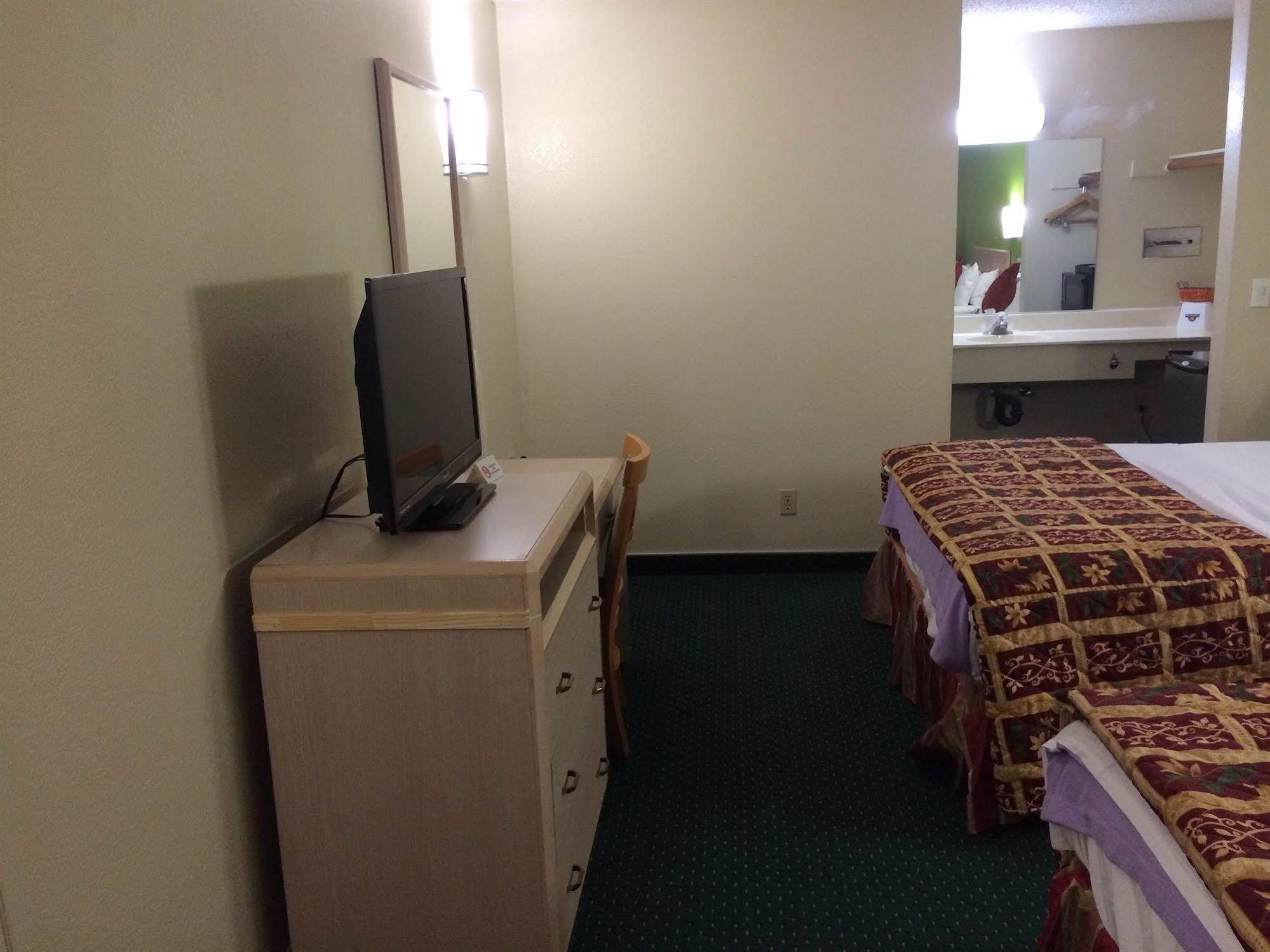 California Inn Hotel And Suites Adelanto Us 395 Eksteriør bilde