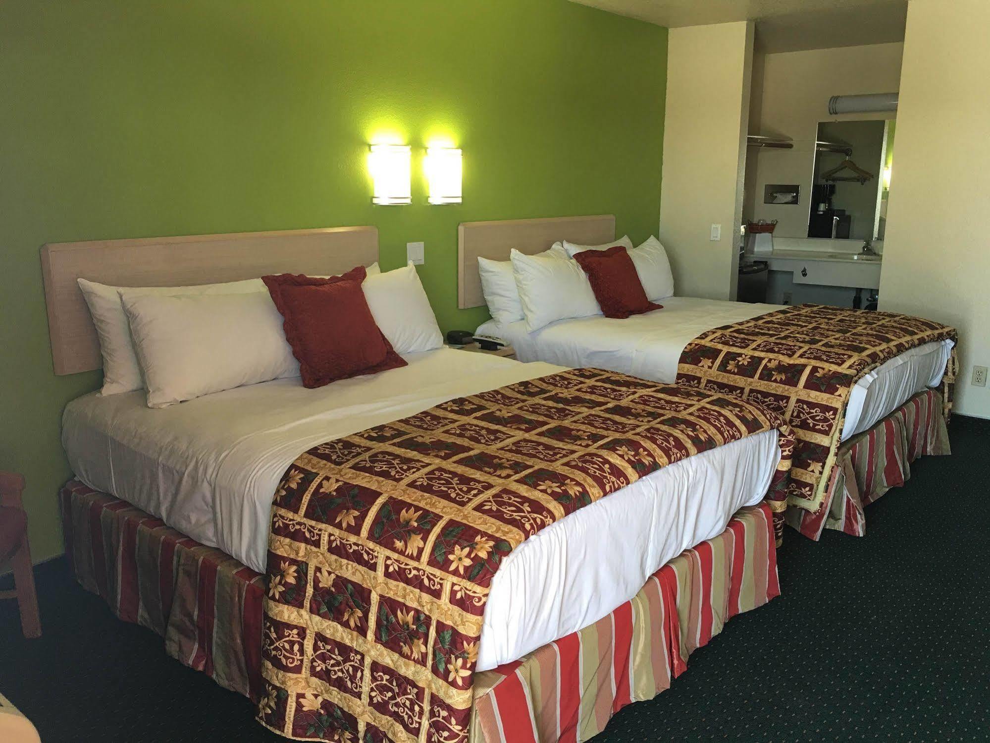 California Inn Hotel And Suites Adelanto Us 395 Eksteriør bilde