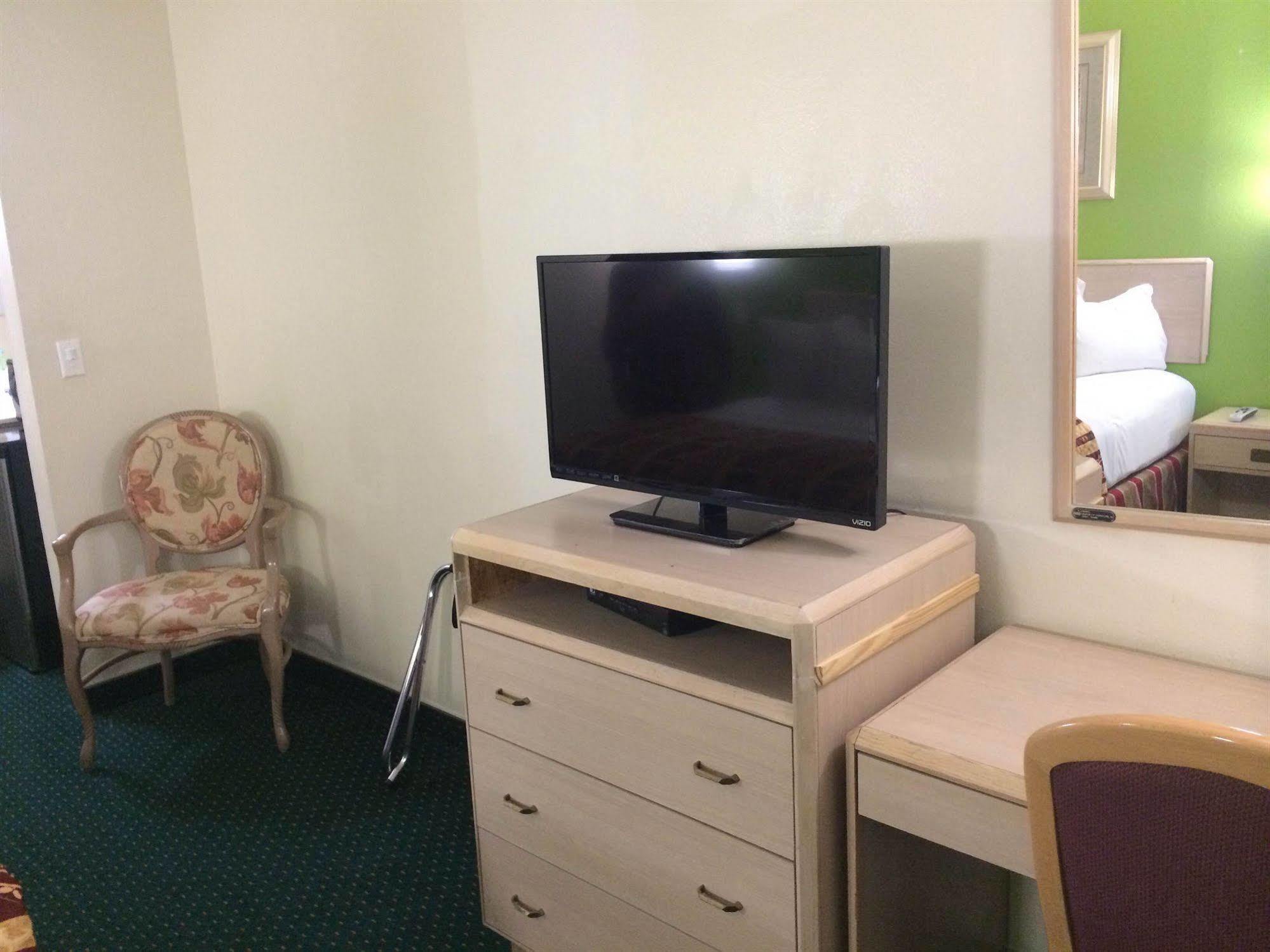 California Inn Hotel And Suites Adelanto Us 395 Eksteriør bilde